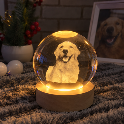 Kişiye Özel LED Işıklı Kristal Küre – 3D Lazer İşlemeli Ahşap Taban